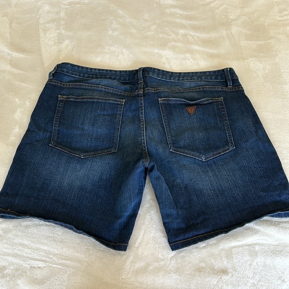 Guess long Jean shorts - Picture 3 of 3